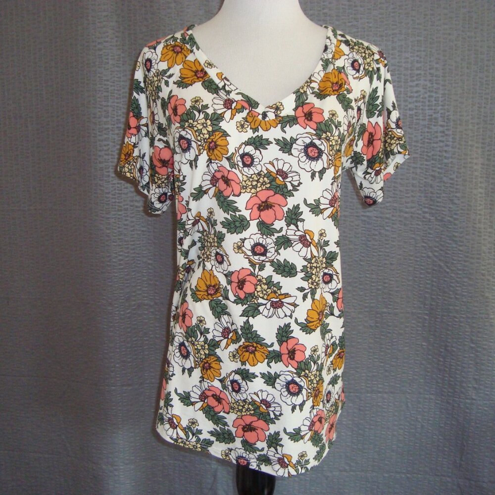 NWT Agnes & Dora V-Neck Soft Ivory Yellow Floral Tee Modern Love Top Size S